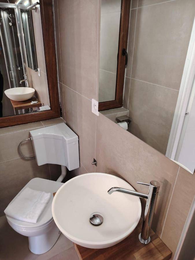 Hôtel pour 2 personnes, avec terrasse à Divonne-les-Bains - 3