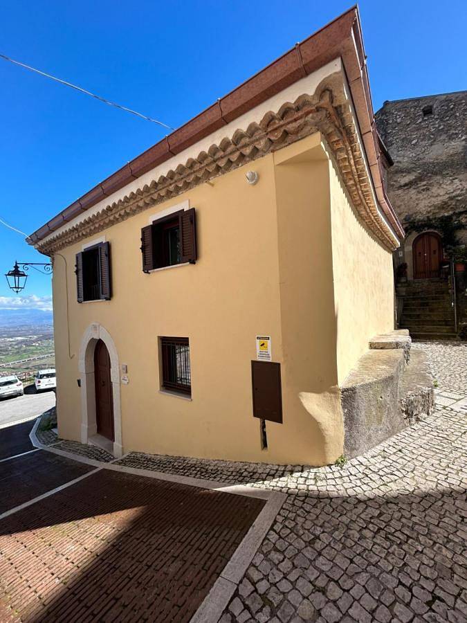 Casa vacanza per 3 persone, con terrazza e panorama nonché vista lago in Provincia di Frosinone