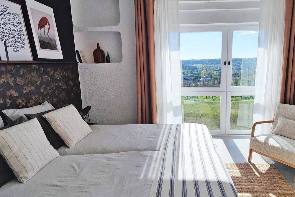 Appartement entier, Domaine Lapèze, hilltop house in the Lot with stunning views, walk to Montcuq. in Montcuq-en-Quercy-Blanc, Quercy