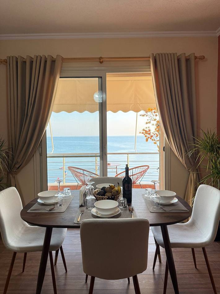 Gîte pour 4 personnes, avec Vue sur l’océan ainsi que Jacuzzi et Vue à Durrës