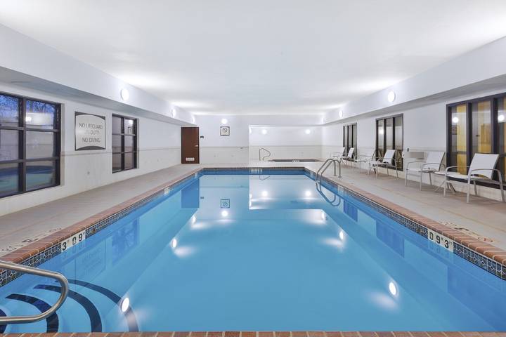 Ganzes Studio, Studio für 4 Personen mit Pool in Columbia (MO), Missouri