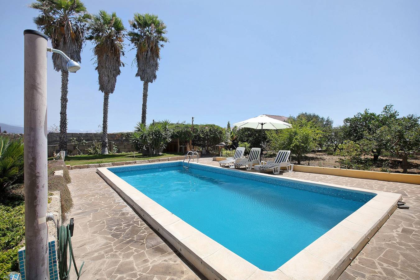 Ganzes Studio, Ferienhaus „Las Tres Palmeras“ mit Bergblick, Gemeinschaftspool und Wlan in Güímar, Teneriffa Süd