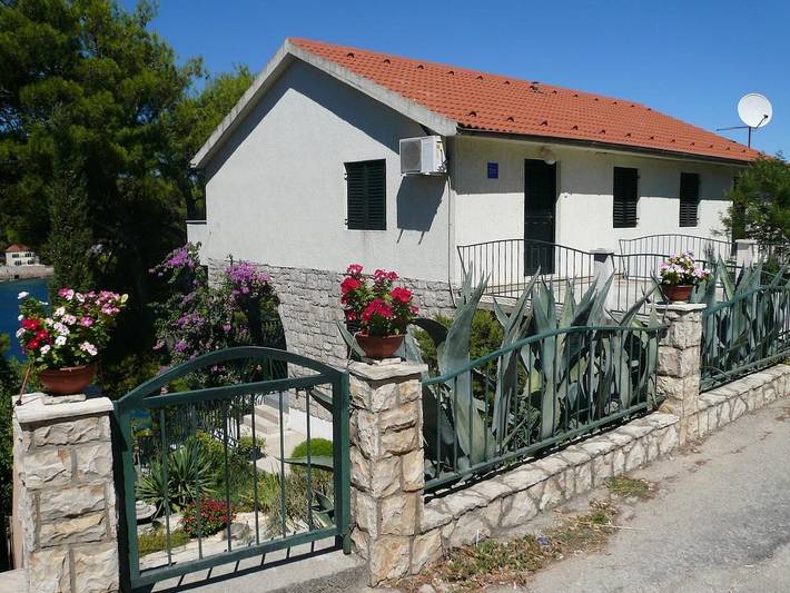 Appartement entier, Garçonniere avec la terrasse et la vue sur le mer Jelsa, Hvar As-25835-a in Jelsa, Hvar