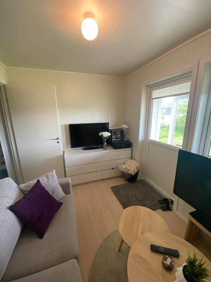 Gîte pour 4 personnes, avec terrasse ainsi que vue et jardin à Leknes - 2