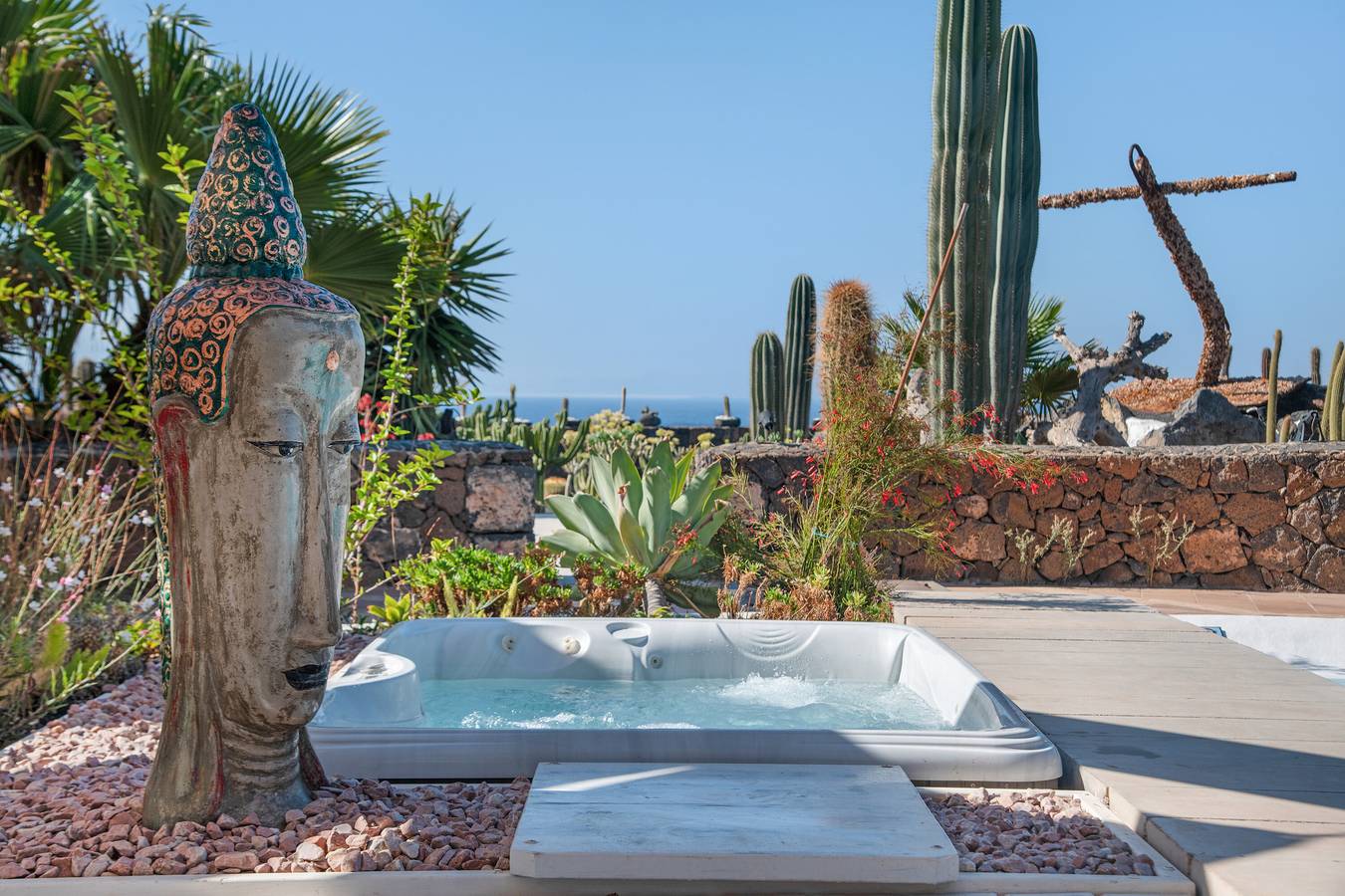 Holiday Villa 'Dafmir' with Sea Views, Wi-Fi and Air Conditioning in Risco Prieto, Tías