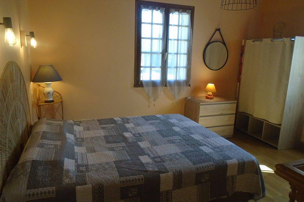 Maison mitoyenne à celle du propriétaire classée 2* 4 pers agréable , tranquille in Ribérac, Périgord Vert