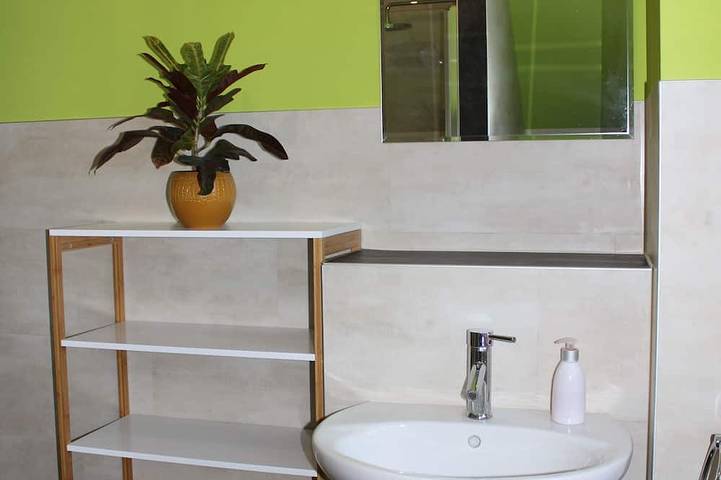 Ganze Wohnung, Ferienwohnung mit Dachterrasse; Bettwäsche, Handtücher, WLAN und zwei Fahrräder in Malchow, Fleesensee