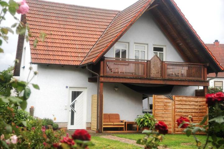 Ferienwohnung für 4 Personen, mit Balkon und Terrasse sowie Garten und Sauna in Bischofsheim an der Rhön