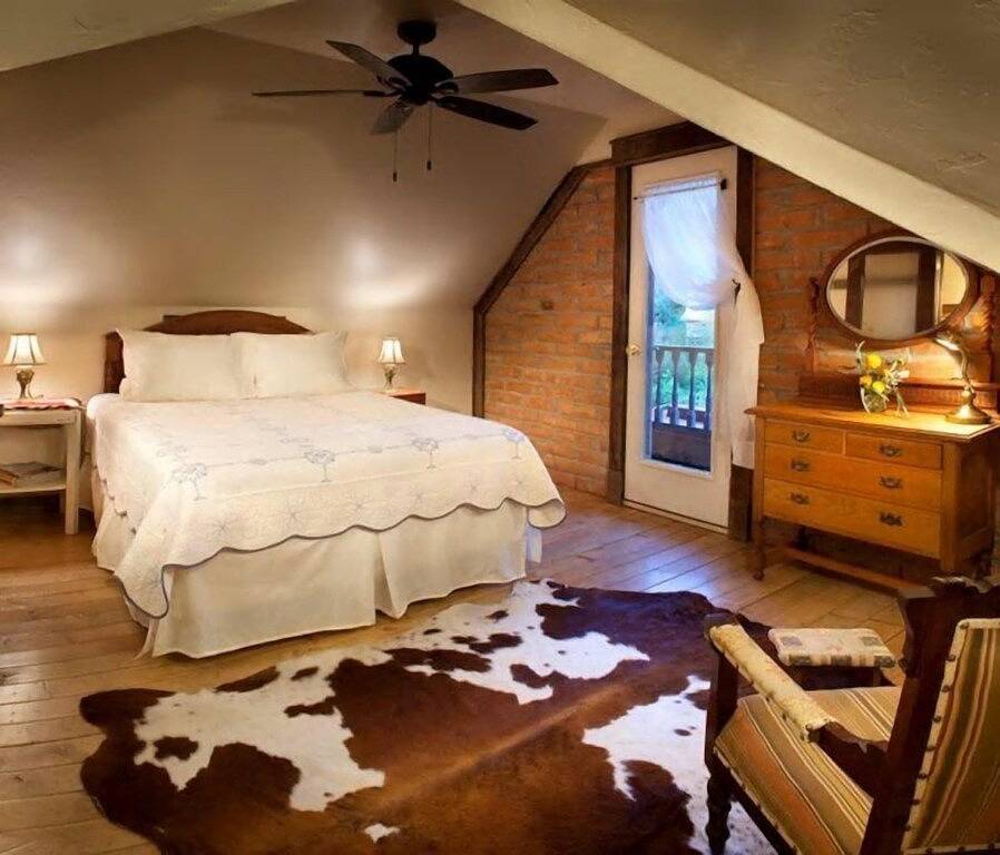 Adobe-Haus im Westgletscher in West Glacier, Glacier-Nationalpark