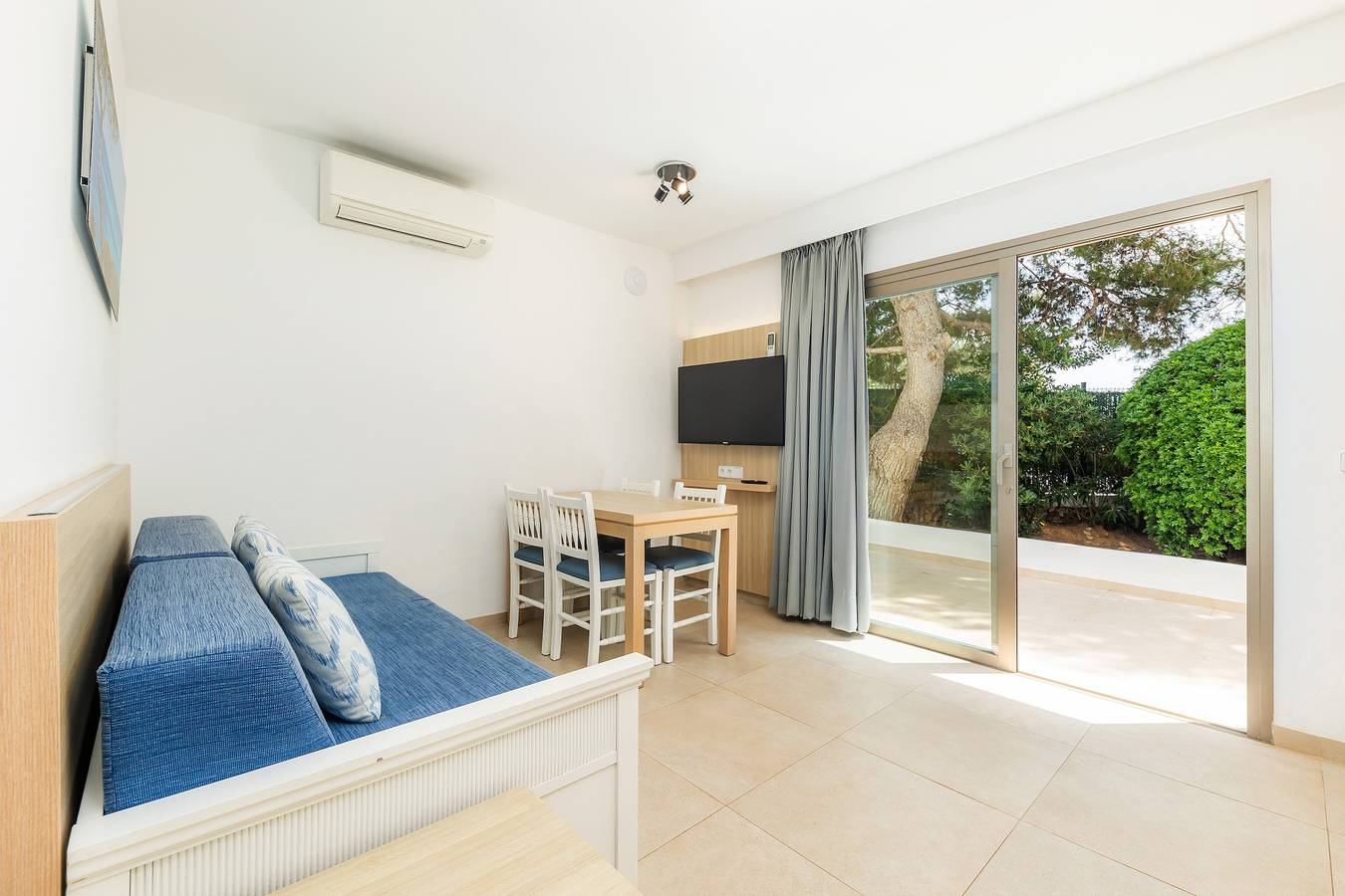Entire apartment, Apartment 'Apartamento Bon Aire N4' with Shared Pool, Wi-Fi and Air Conditioning in Cala Serena, Felanitx