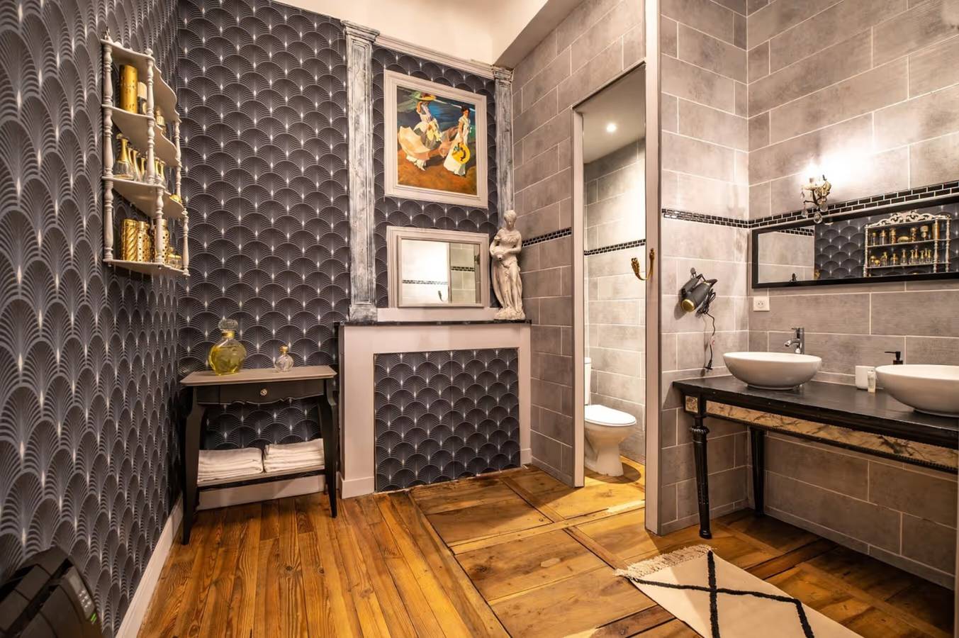 Chambre Marie-Antoinette, Suite de caractère, 40 m² et salon privatif in Saint-Albin-de-Vaulserre, Région de La Tour-du-Pin