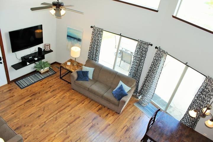 Log cabin for 14 people, with terrace and yard as well as pool in Iowa