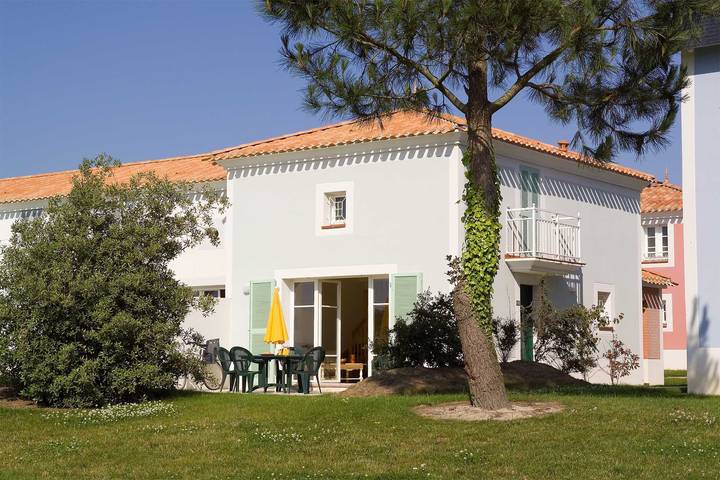 Gîte pour 6 personnes, avec jardin ainsi que piscine et terrasse, adapté aux familles à L'Aiguillon-sur-Vie - 2