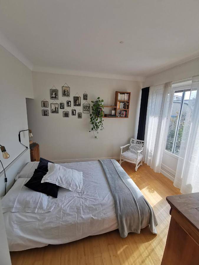 Chambre d’hôte pour 3 personnes, avec vue et balcon