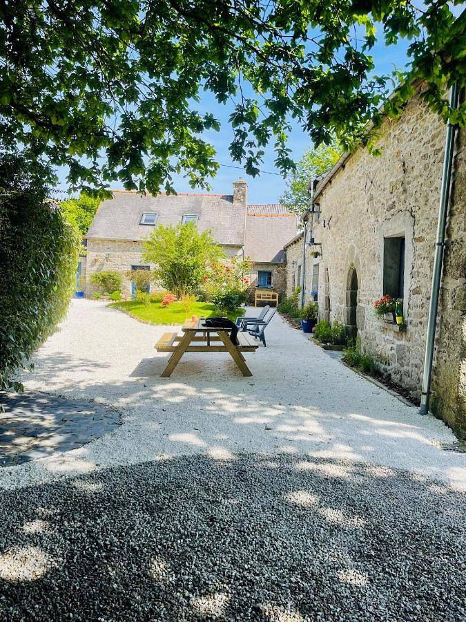 Location de vacances pour 4 personnes, avec jardin ainsi que terrasse et vue à Saint-Gilles-Pligeaux