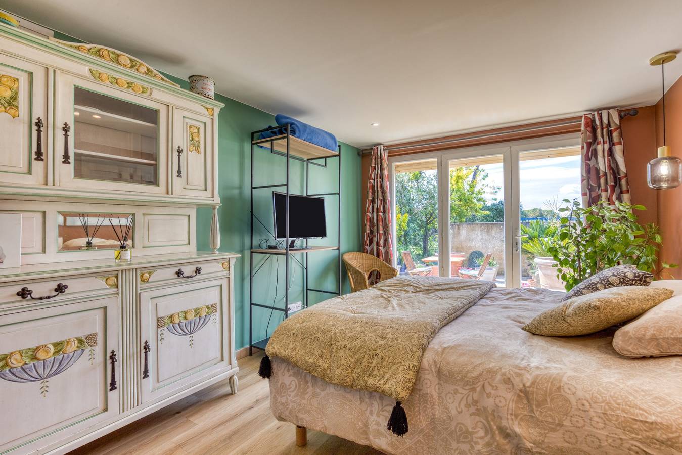 Chambre d'hôtes 'Aux Amelierets' avec piscine partagée, terrasse partagée et Wi-Fi in Saint-Just, Côte méditerranéenne (France)