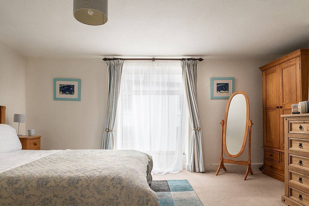 Entire apartment, Castle Reach - Two Bedroom Apartment, Sleeps 4 in Conwy, Conwy region