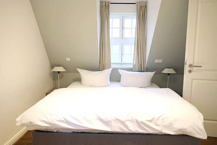 Ganze Wohnung, Luxuriöses Obergeschoss-Appartement mit Garten & Strandkorb in Westerland, Sylt in Westerland, Sylt (Gemeinde)