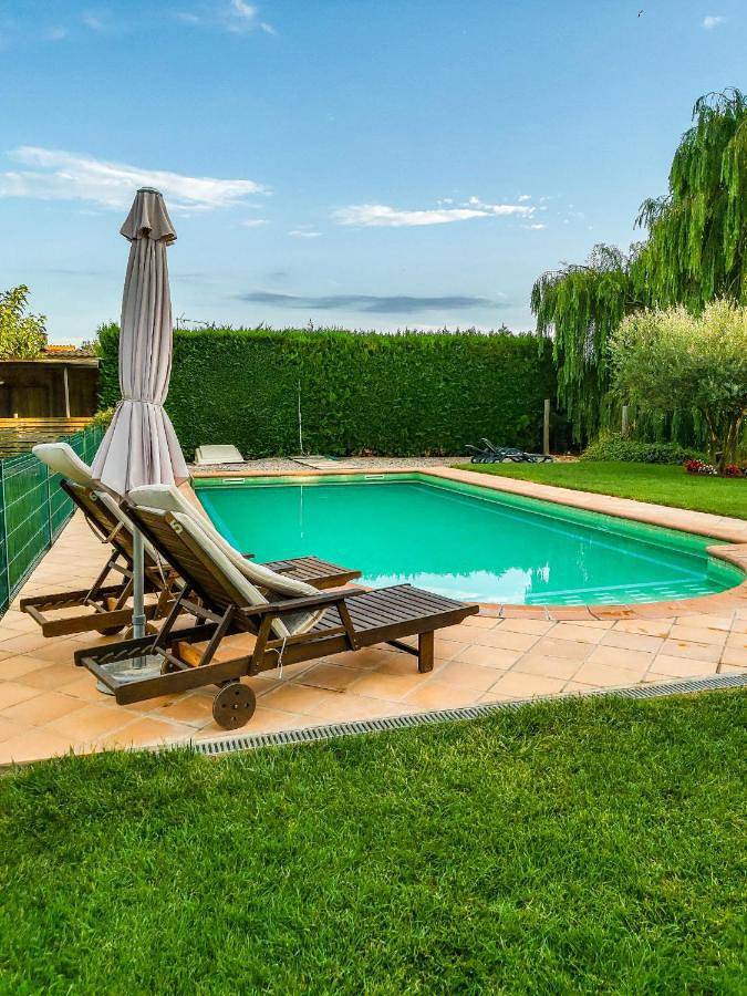 Casa rural para 4 personas, con Balcón y Terraza además de Jardín y Piscina en Parlabá