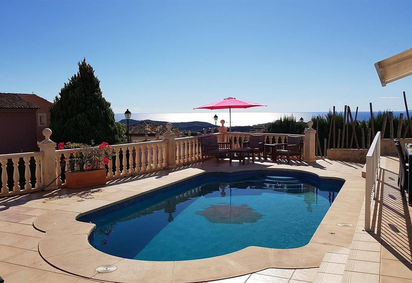 Villa con vistas al mar, vistas a la montaña, Wi-Fi, piscina y jardín in Golf Bahia, Finestrat