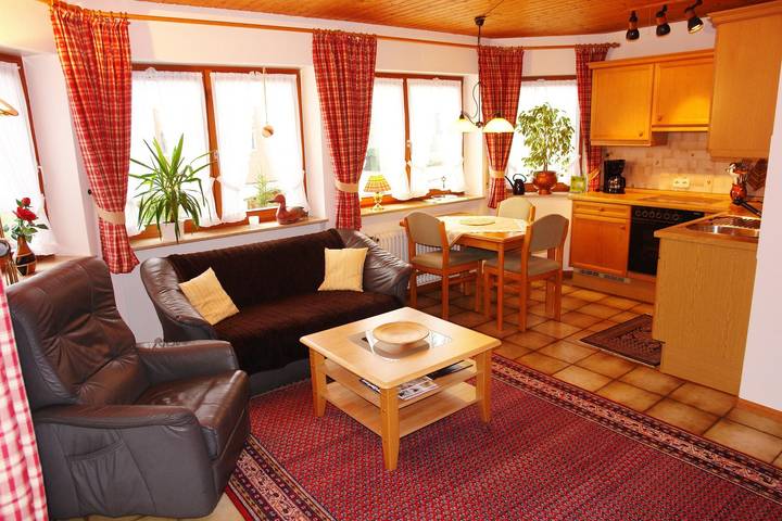 Hel lägenhet, Apartment 'Puppenstübchen - Apt 3' with Private Terrace, Private Garden and Wi-Fi in Seelbach, Central Black Forest