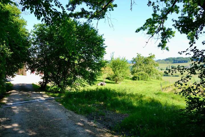 Location de vacances pour 2 personnes, avec piscine ainsi que jardin et vue à Pomport - 2