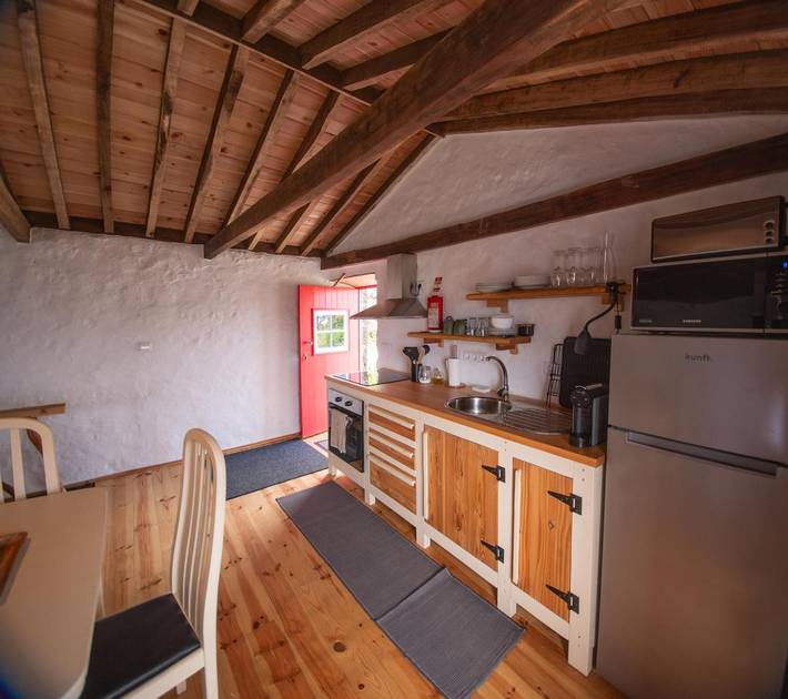 Entire apartment, Apartment 'Ribeirinha 94' with Sea View and Wi-Fi in Ribeirinha (Lajes do Pico), Pico (Azores)