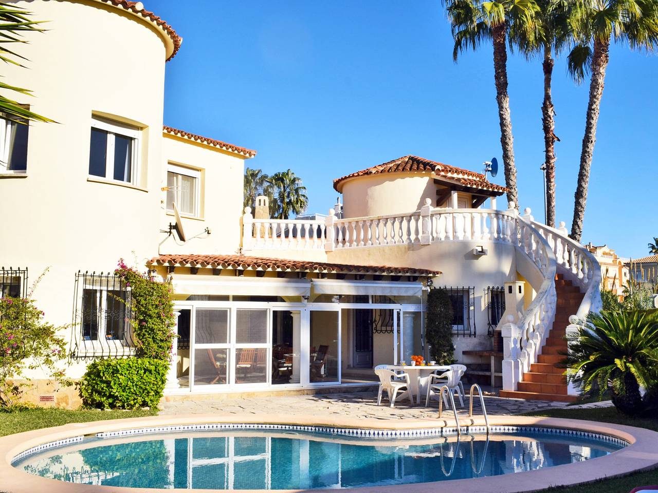 Luxus Chalet mit 5 Schlafzimmern, privatem Pool, nah am Golf und Strand in Oliva, Costa Blanca