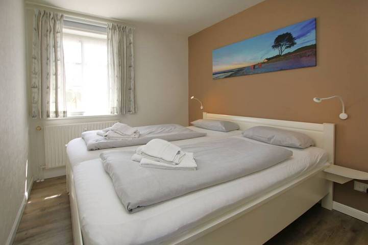 Ganze Wohnung, Kiek Ut 9, Whg. 2 - Ferienwohnung mit 3- Zimmern auf ca. 50m² in Nordfriesische Inseln (Schleswig-Holstein) (Schleswig-Holstein), Wyk auf Föhr