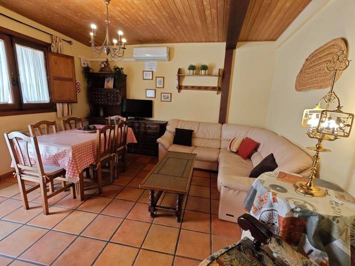 Location de vacances pour 6 personnes, avec terrasse et vue, animaux acceptés à La Adrada - 2