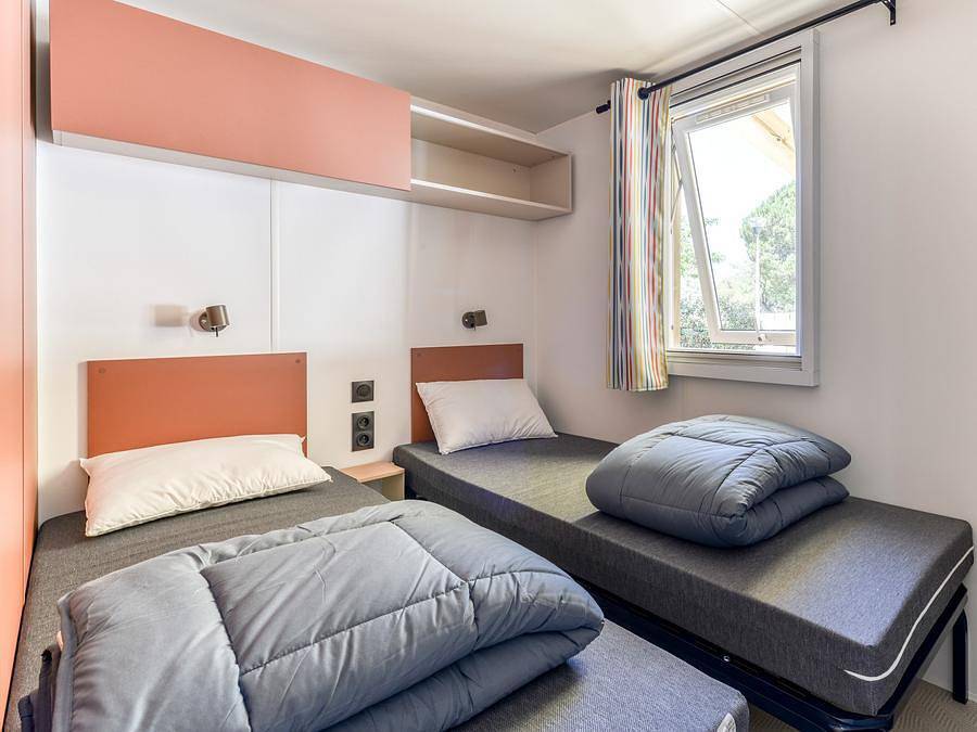 Camping Romanée - Les Grottes De Roffy - Mobilhome 6 personnes - Premium | 3 Ch. | 6 Pers. | Terrasse surélevée | Clim. in Sainte-Nathalène, Périgord Noir