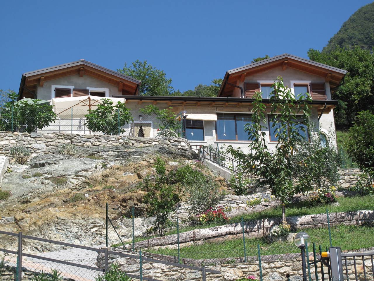 Ca' Ermy in Negrana (Gravedona), Gravedona ed Uniti
