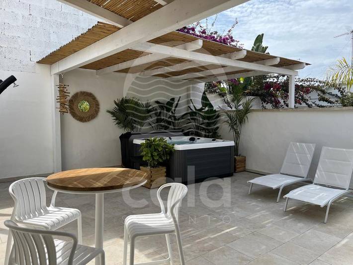 Villa per 8 persone, con giardino e terrazza nonché panorama a Torre Lapillo