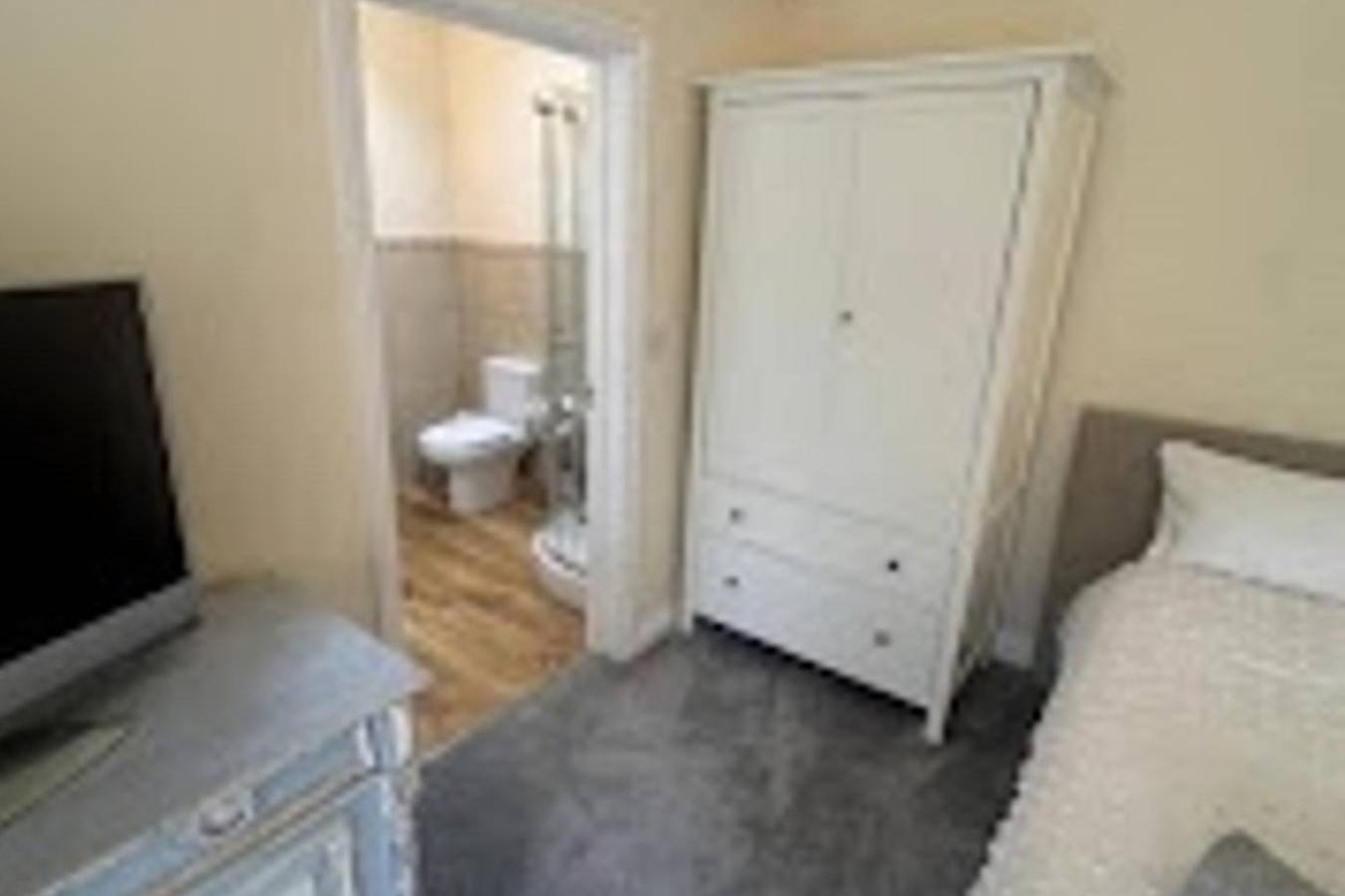 2 Bed Barn Sleeps 4 with Enclosed Garden in Kettering, Northamptonshire