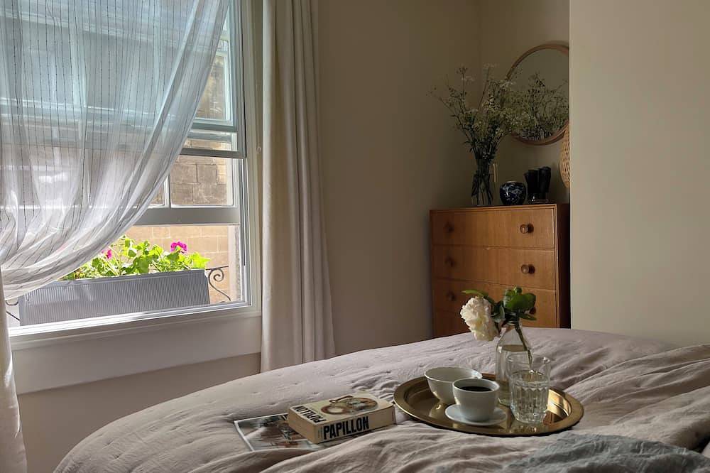 Cosy Georgian cottage, very central, newly renovated, with a courtyard, sleeps 3 in Bath, Bath et Nord-Est Somerset