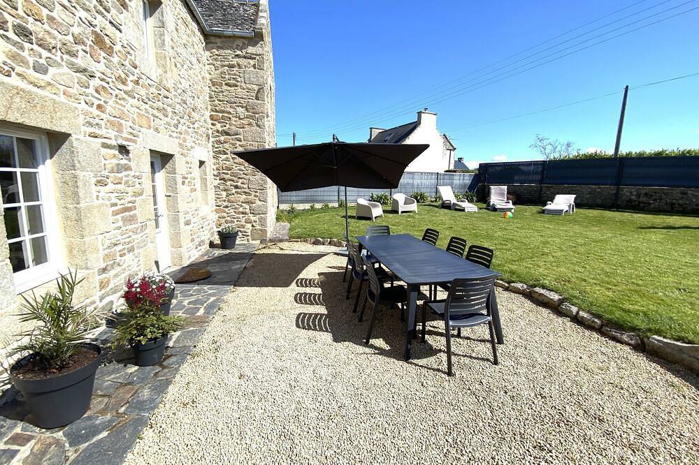 Newly renovated typical Breton vacation home close to the sea in Roscoff, Ceinture Dorée