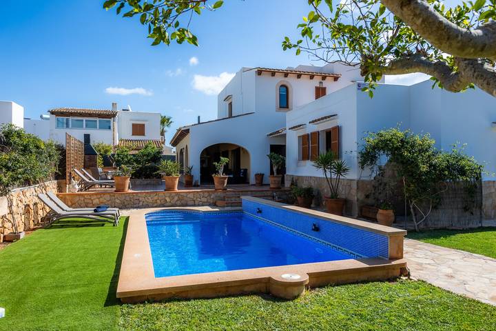 Ferienhaus für 7 Personen, mit Balkon und Garten in Cala Ferrera