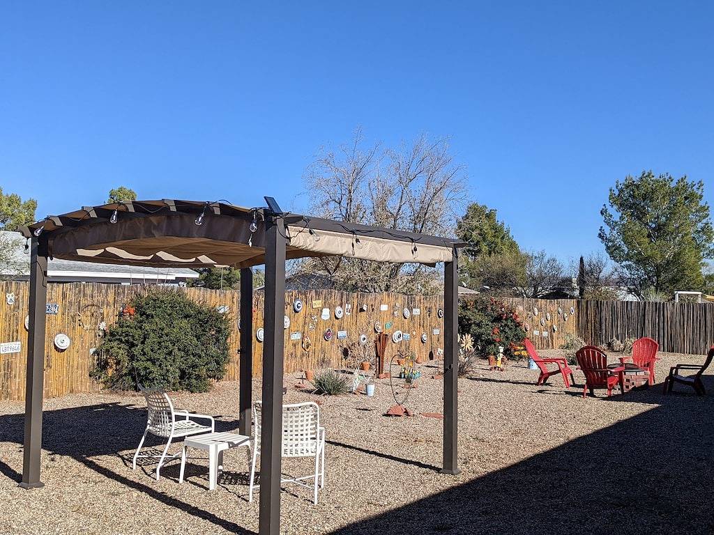 Quiet Private Yard Dog Friendly Wine Tasting in Cottonwood (AZ), Coconino Nationalwald