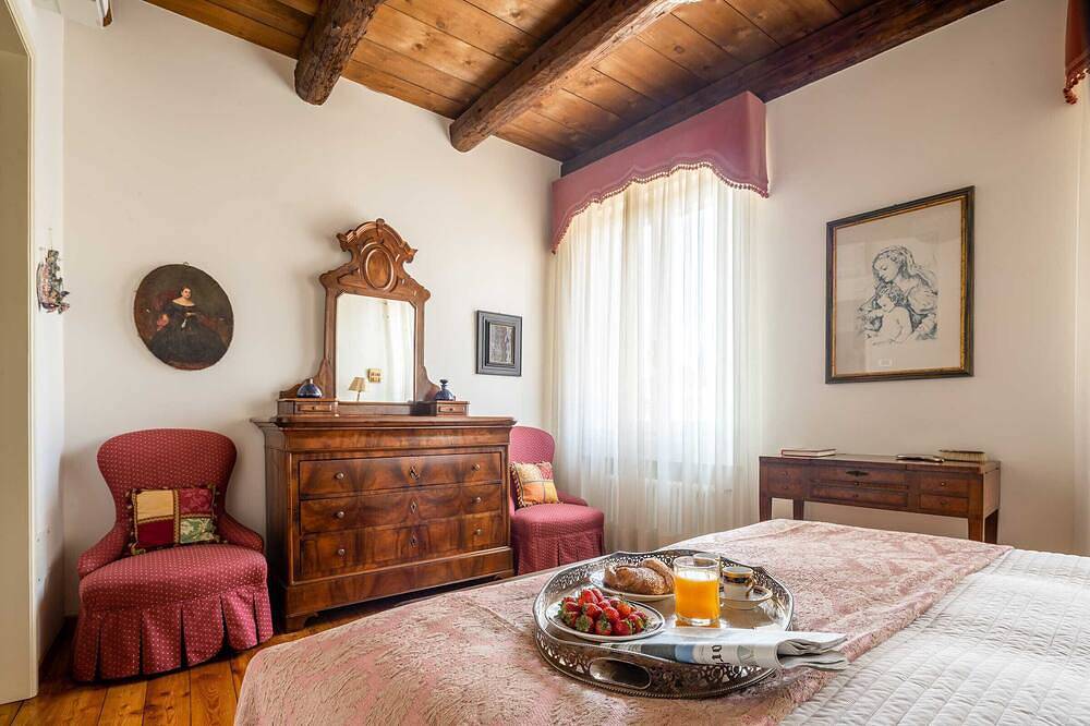 Apartamento entero, Elegant Penthouse with Charming views in Asolo Historic Town in Asolo, Provincia de Treviso