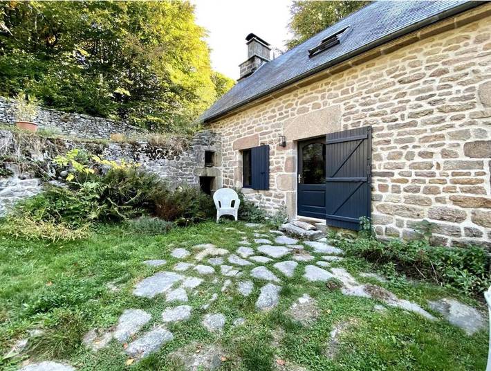 Maison de campagne pour 2 personnes, avec sauna ainsi que jardin et jacuzzi à Saint-Merd-les-Oussines