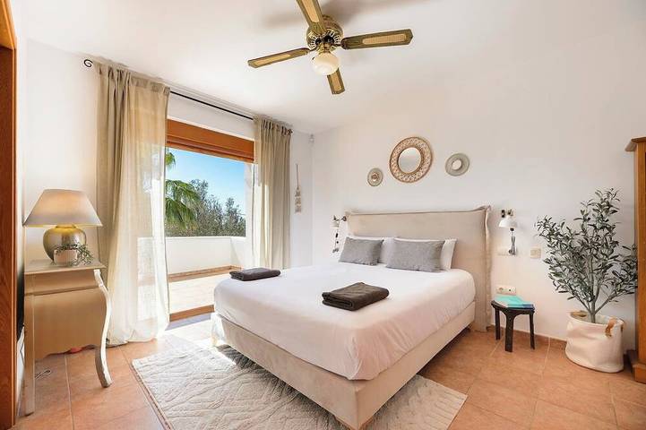 🌴 Villa Mika Ibiza – Piscine, 4 chambres, 3 en suite · 7 min Playa d'en Bossa in Sant Josep de sa Talaia, Ibiza du Sud