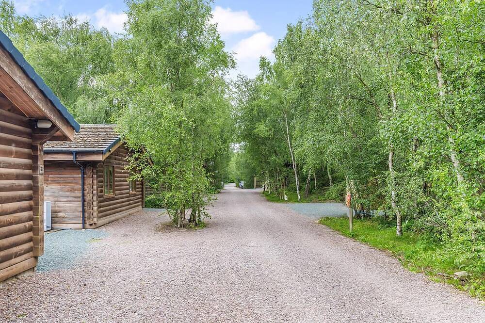 Cosy log cabin with one double. in Alton Towers, Staffordshire