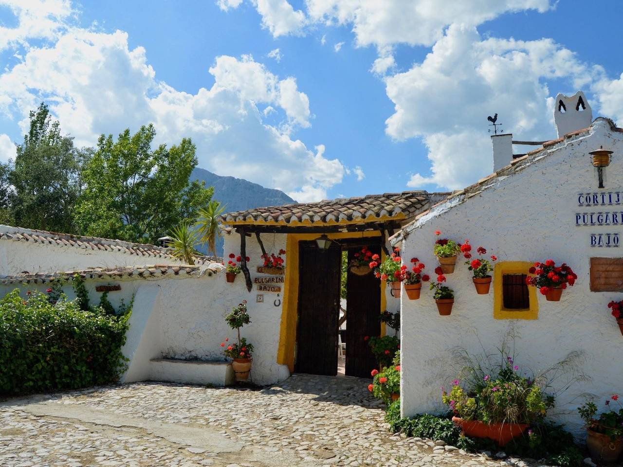 Cortijo Pulgarin Bajo in Alfarnatejo, Provincia de Málaga