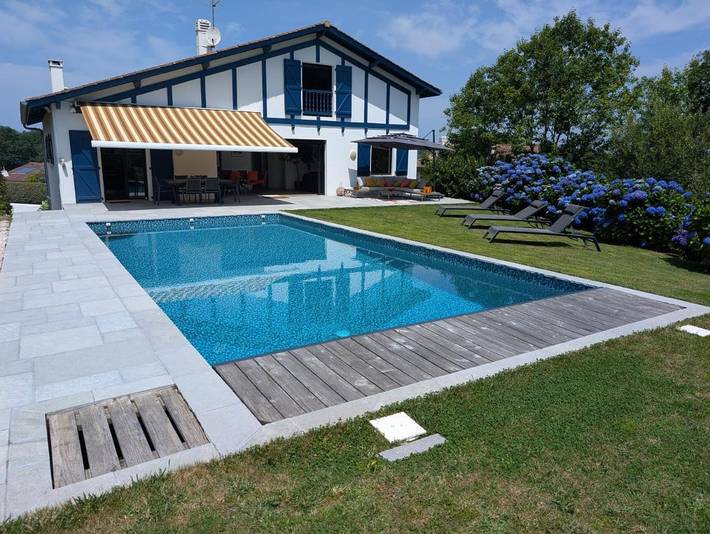 Location de vacances pour 8 personnes, avec terrasse et piscine à Bassussarry - 3