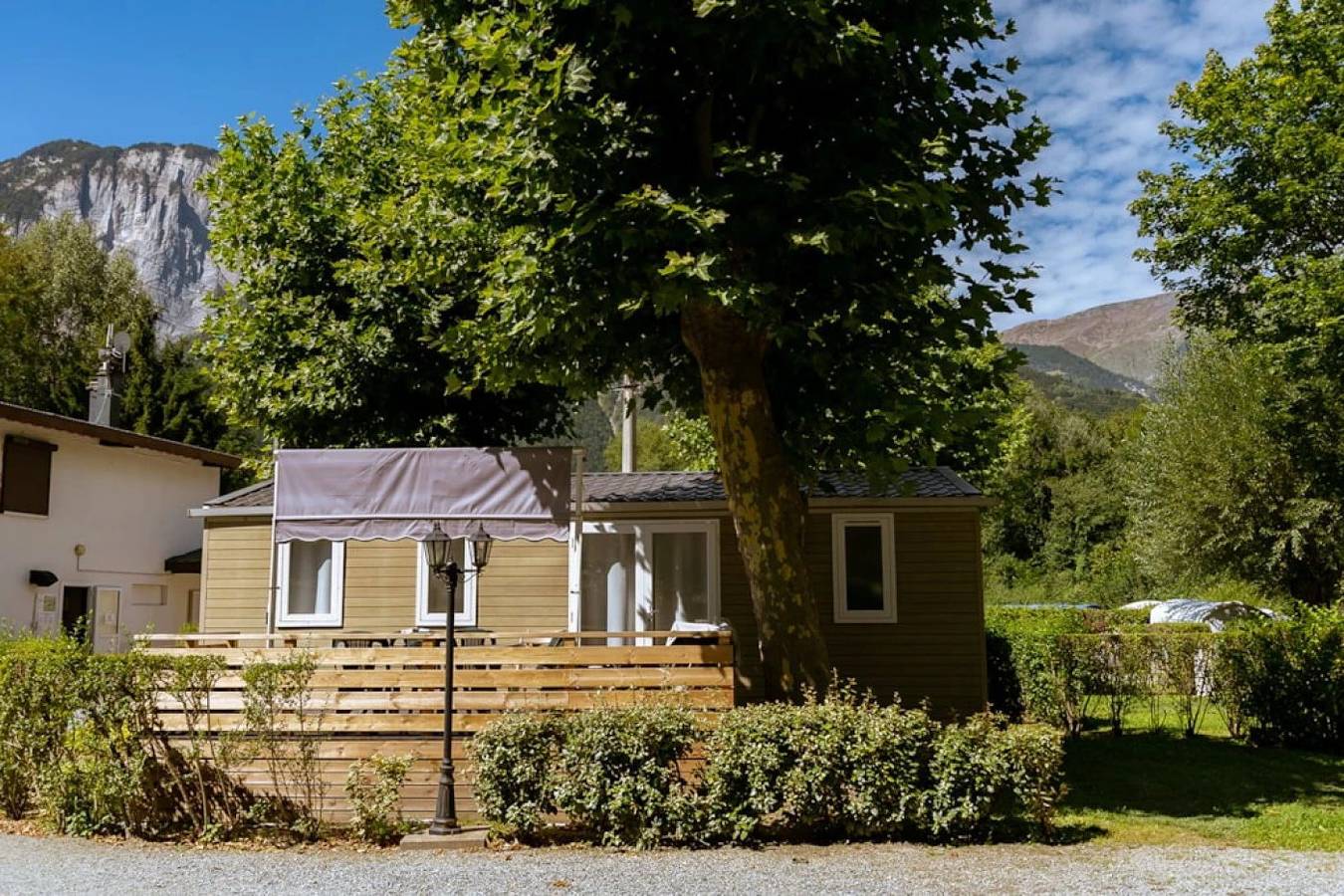 Zecamping 4* familial locatif Lv Bbq 32m2 6 pers in Le Bourg-d'Oisans, Parque Nacional de los Ecrins