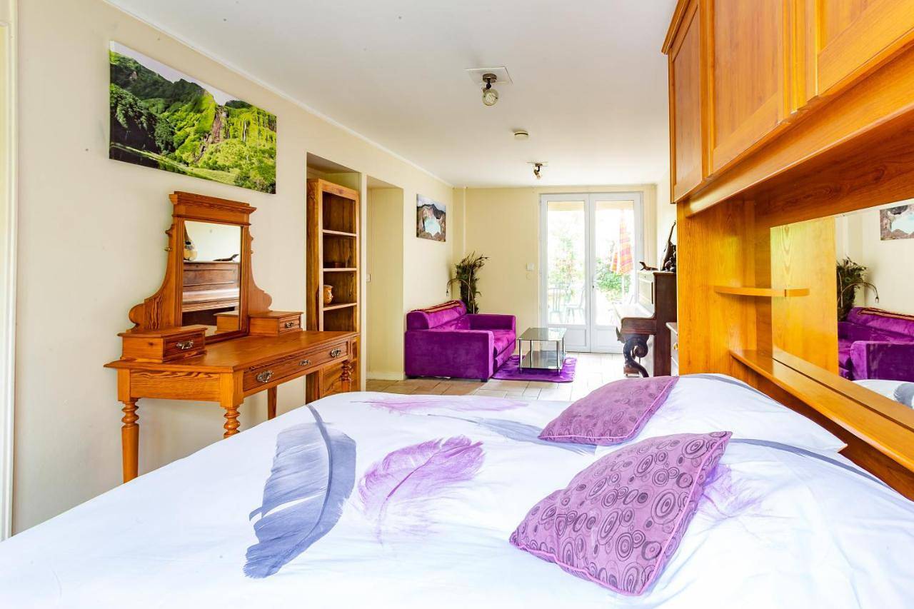 Appartement entier, Apakabar Homestay, Gîte 6 personnes, proche gare Melun, parking privé in La Rochette (Seine-et-Marne), Seine-et-Marne