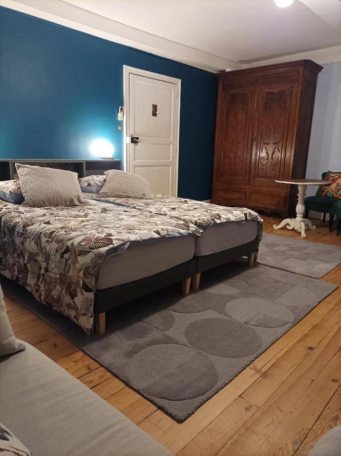 Chambre d’hôte pour 3 personnes, avec piscine ainsi que vue et jardin à Jurançon - 3