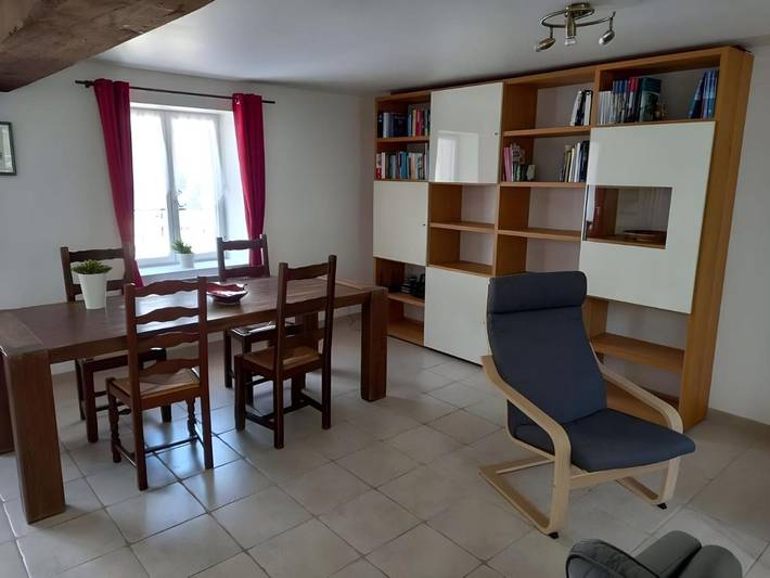 Gîte pour 4 personnes, avec Terrasse et Jardin ainsi que Piscine et Vue à Fléré-la-Rivière