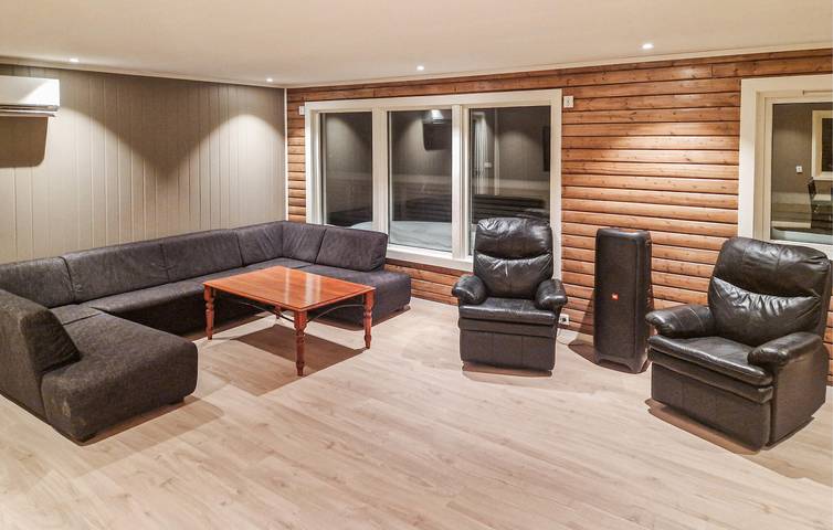 Ferienhaus für 12 Personen mit Terrasse in Røyrvik