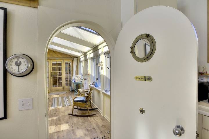 Holiday rental for 2 people, with hot tub and terrace as well as garden in San Francisco Bay Area